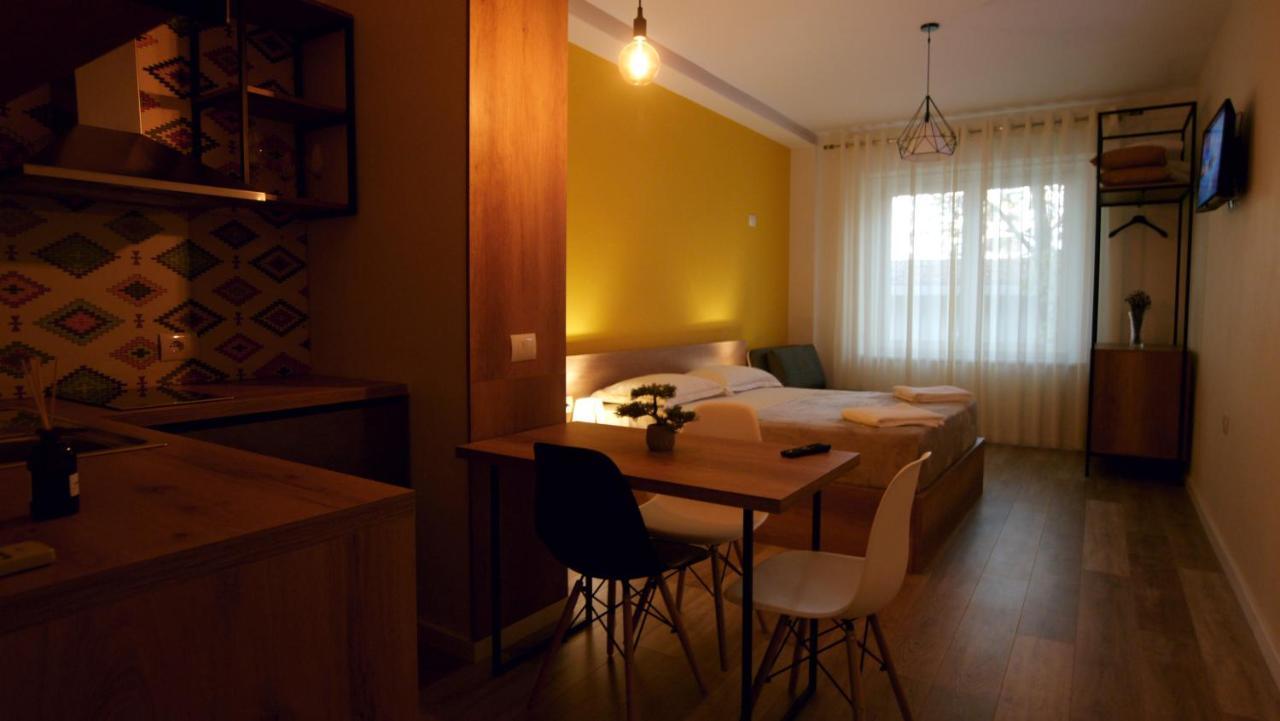 Koni'S Studio Apartments Tirana Exterior foto